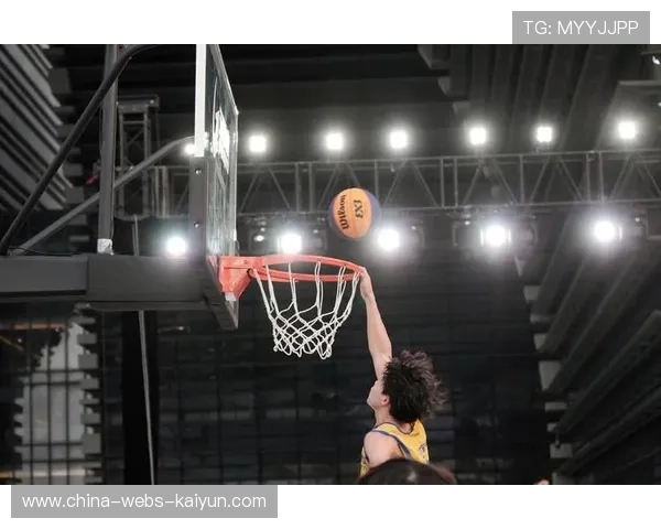 CBA 球员隔扣上演力量与美感并存