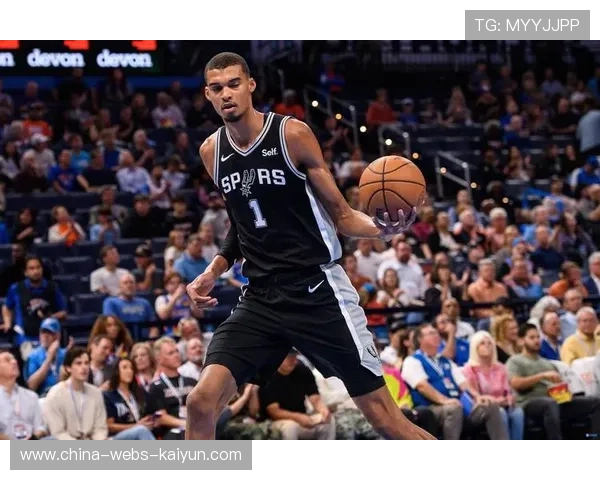 文班亚马防守高光不断,马刺展现未来力量