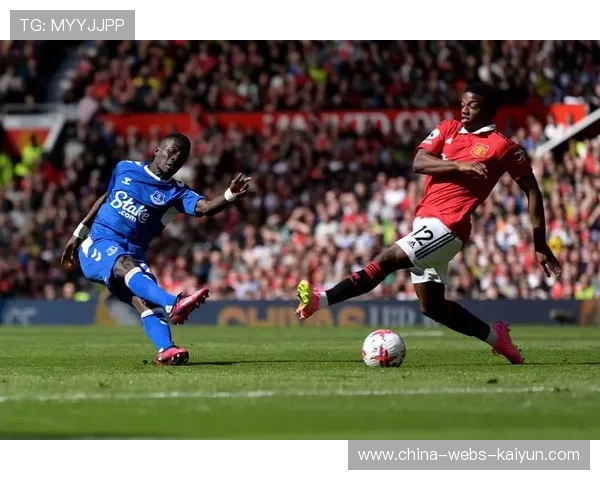 纽卡斯尔边路的连续传中最终形成建功